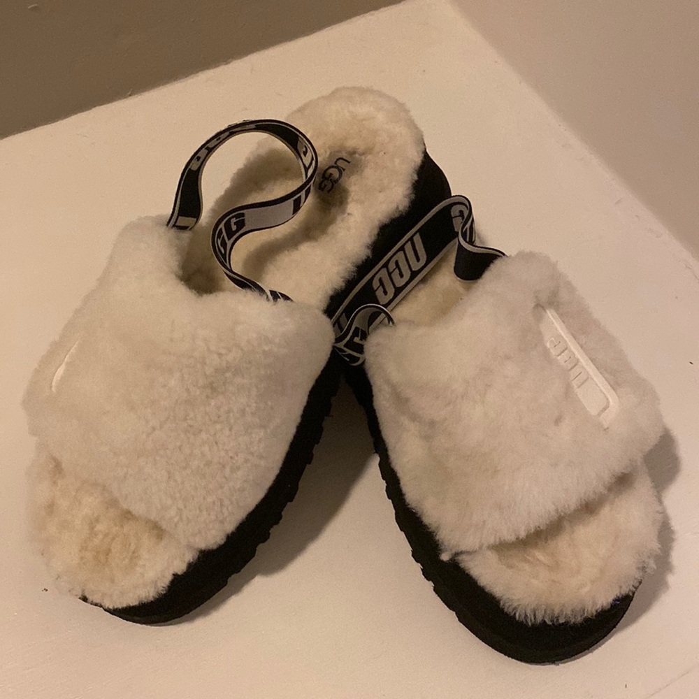 Worn once UGG slippers